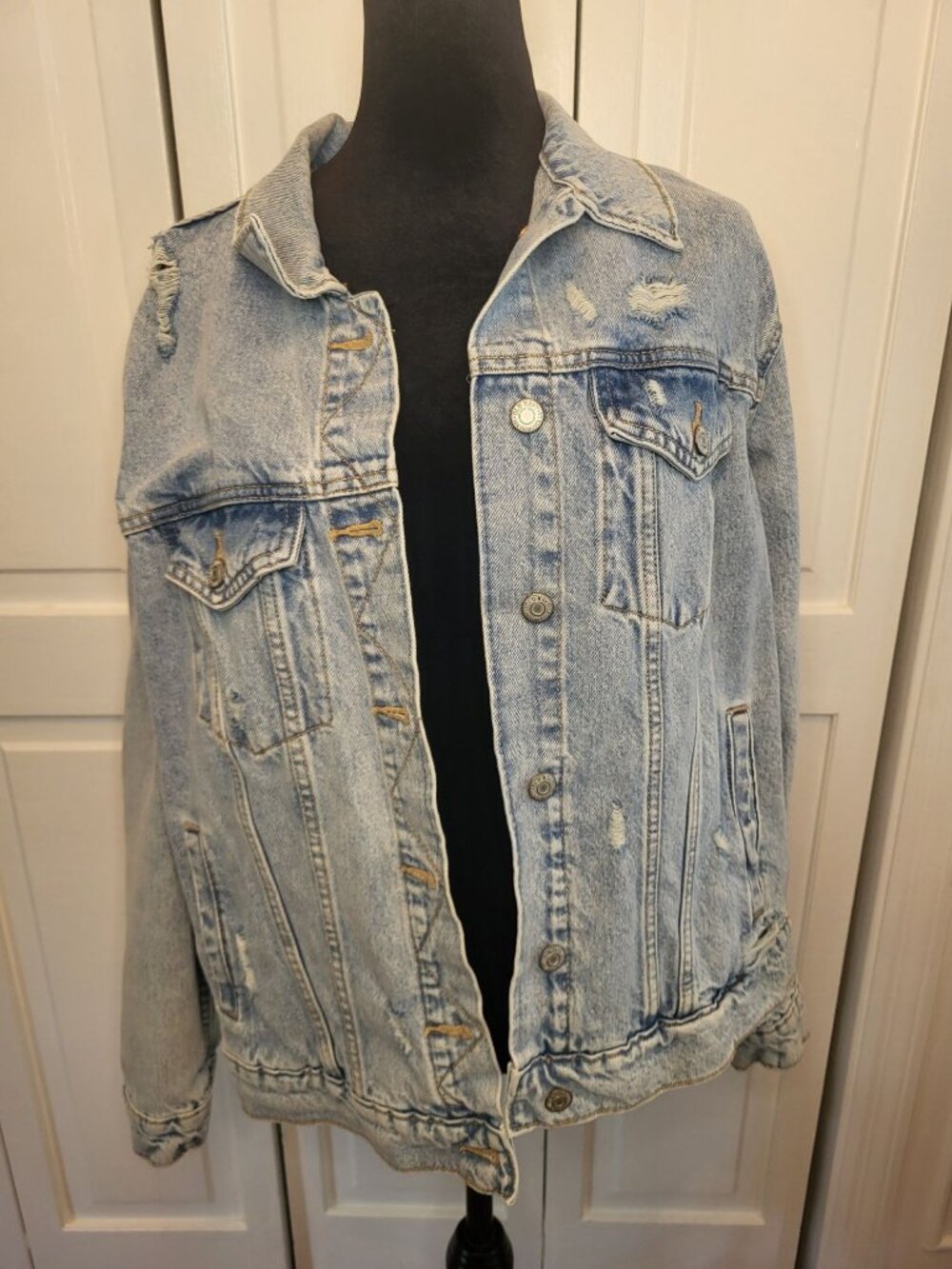 NWOT Old Navy Light Wash Cotton Denim Jacket XL Distressed Western Boho Trucker